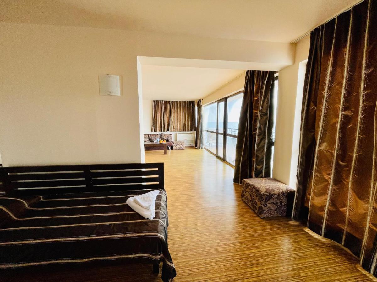 At The American'S Hotel Pomorie Esterno foto