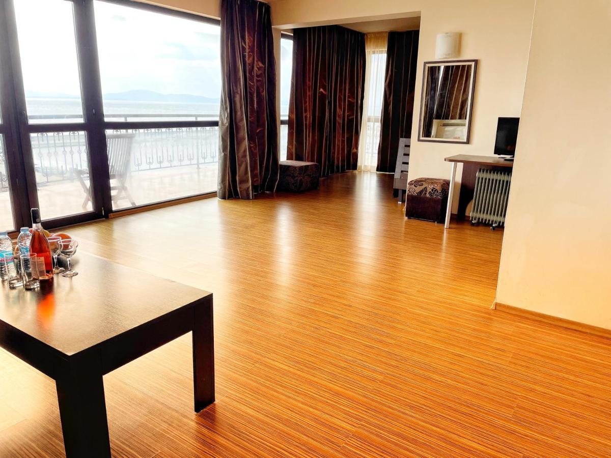 At The American'S Hotel Pomorie Esterno foto