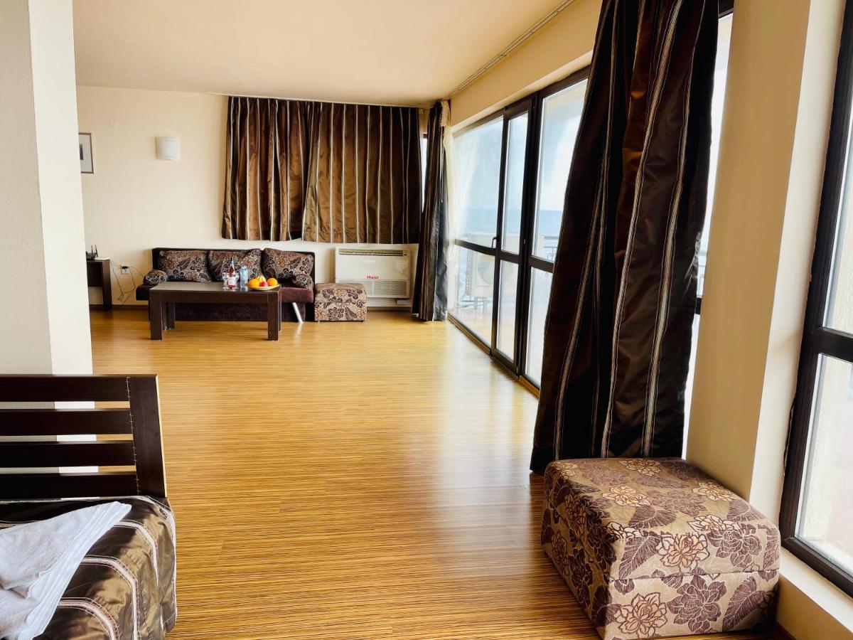 At The American'S Hotel Pomorie Esterno foto