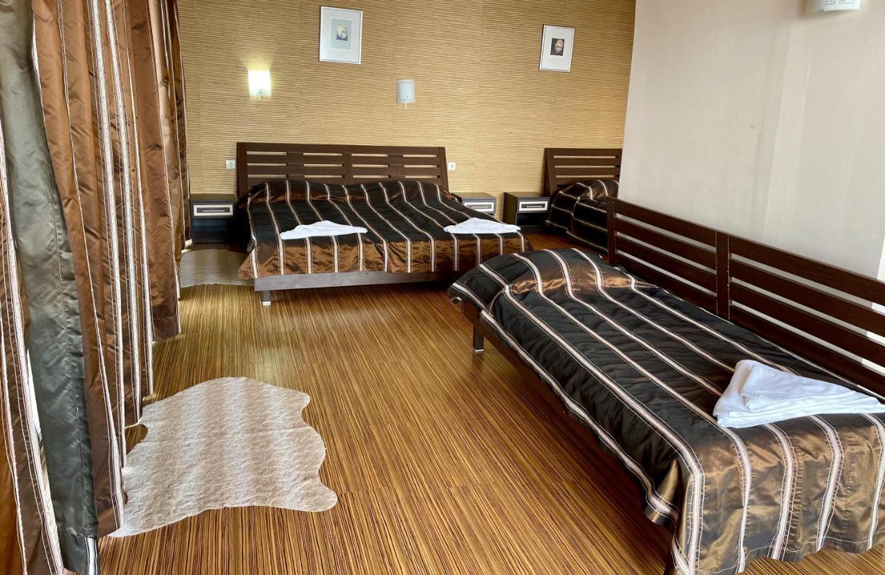 At The American'S Hotel Pomorie Esterno foto