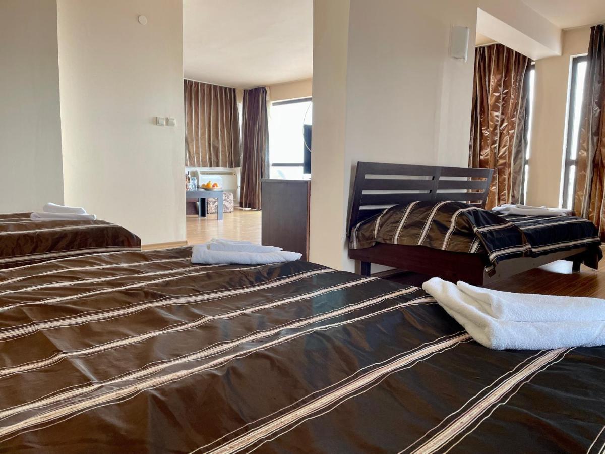 At The American'S Hotel Pomorie Esterno foto