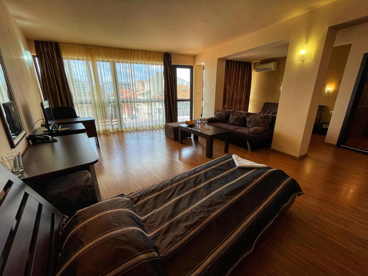 At The American'S Hotel Pomorie Esterno foto