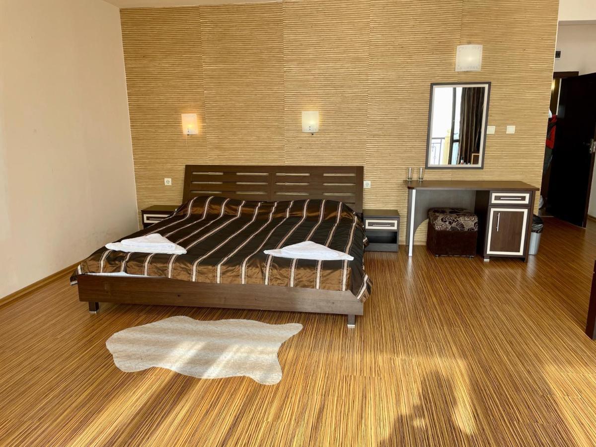At The American'S Hotel Pomorie Esterno foto