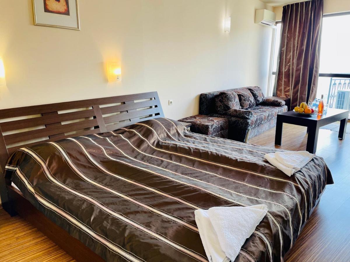 At The American'S Hotel Pomorie Esterno foto