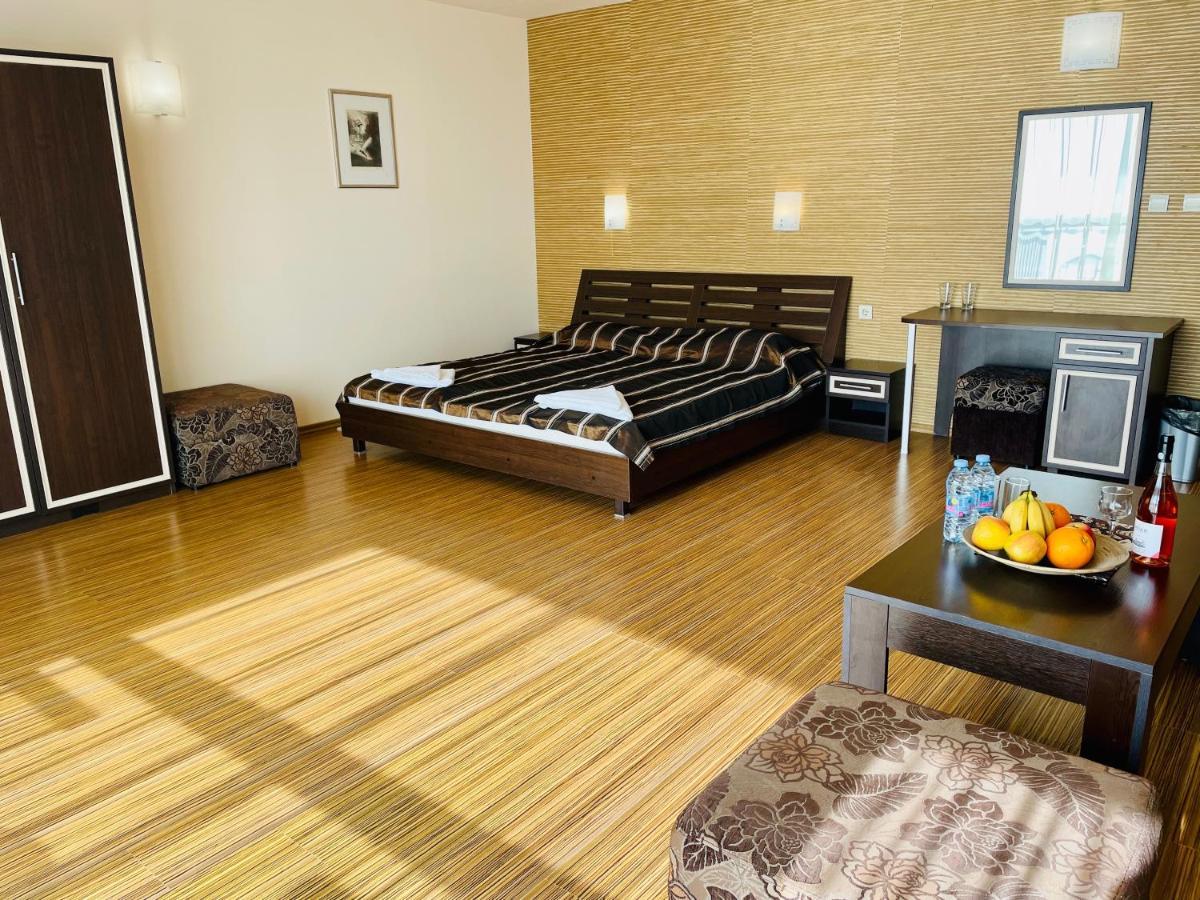 At The American'S Hotel Pomorie Esterno foto
