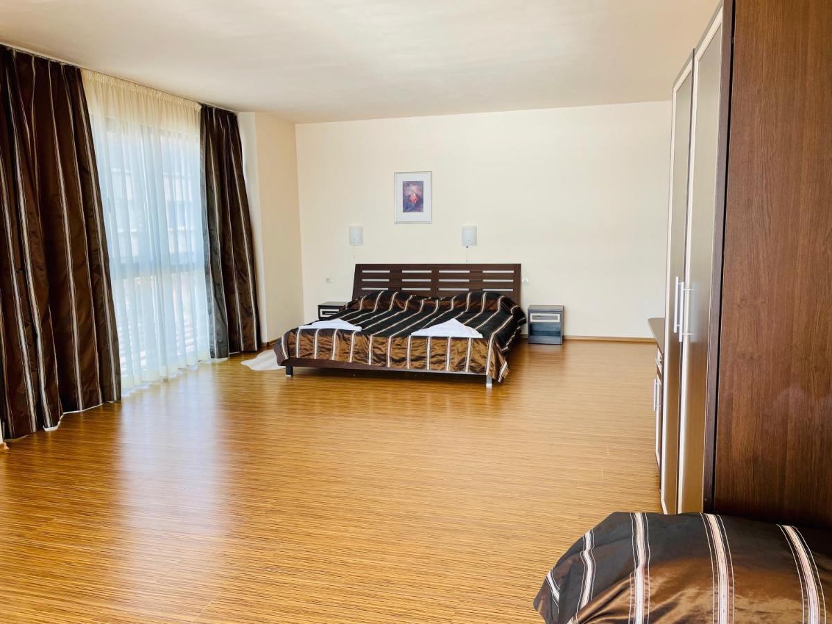 At The American'S Hotel Pomorie Esterno foto