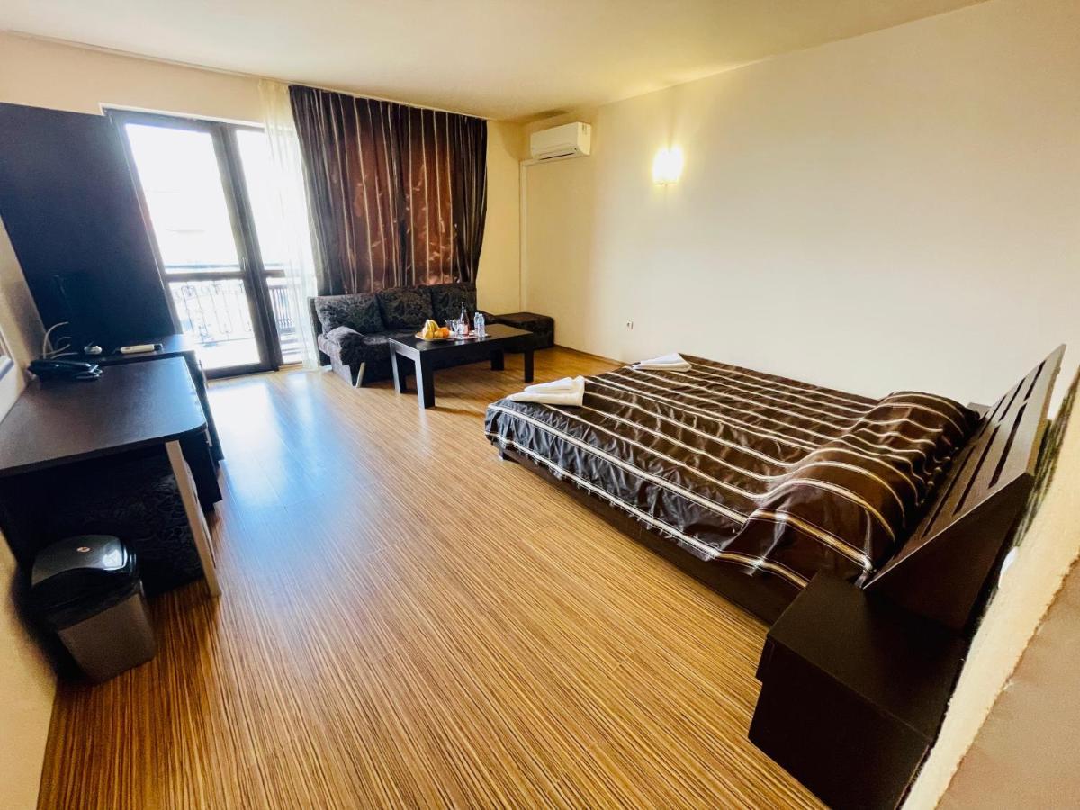 At The American'S Hotel Pomorie Esterno foto