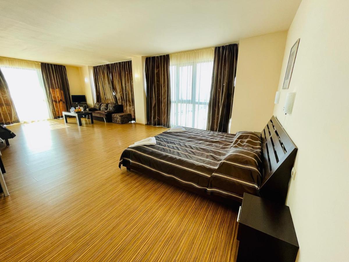 At The American'S Hotel Pomorie Esterno foto